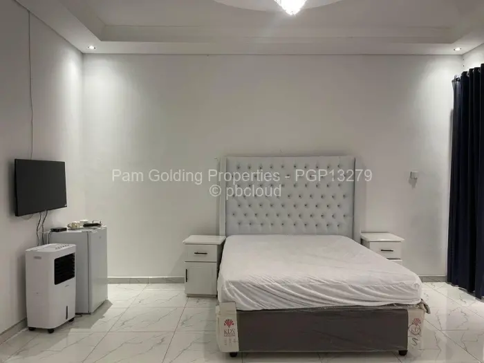 7 Bedroom House to Rent in Crowhill Views, Harare