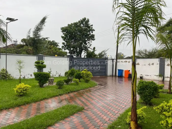 7 Bedroom House to Rent in Crowhill Views, Harare