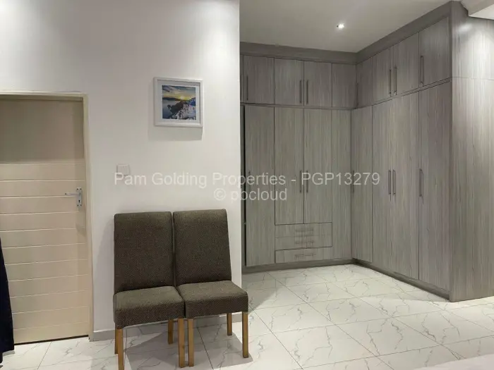 7 Bedroom House to Rent in Crowhill Views, Harare