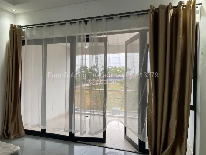 7 Bedroom House to Rent in Crowhill Views, Harare