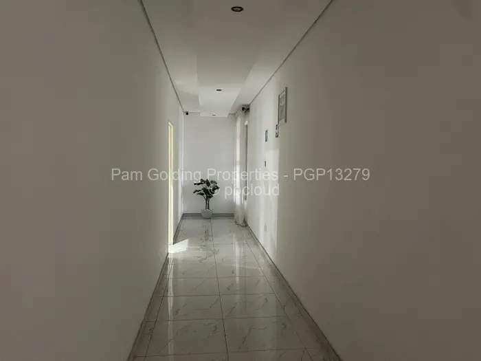 7 Bedroom House to Rent in Crowhill Views, Harare