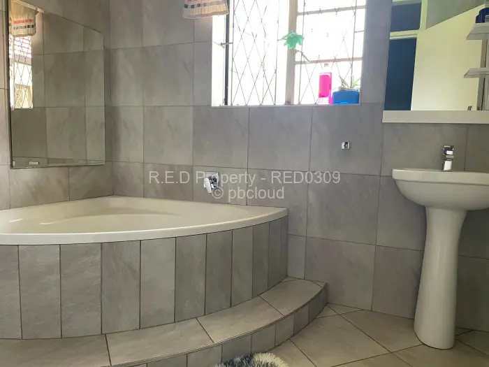 3 Bedroom House for Sale in Riverside South, Bulawayo