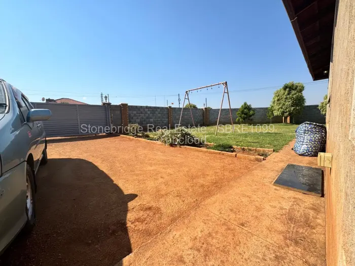 3 Bedroom House for Sale in Emhlangeni, Bulawayo