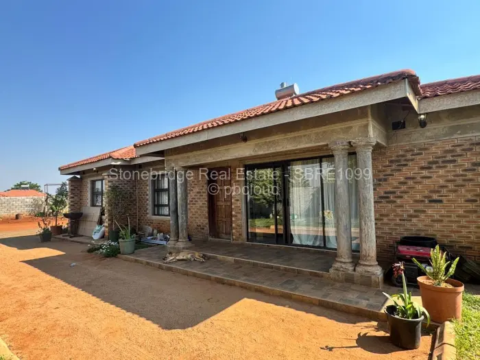 3 Bedroom House for Sale in Emhlangeni, Bulawayo
