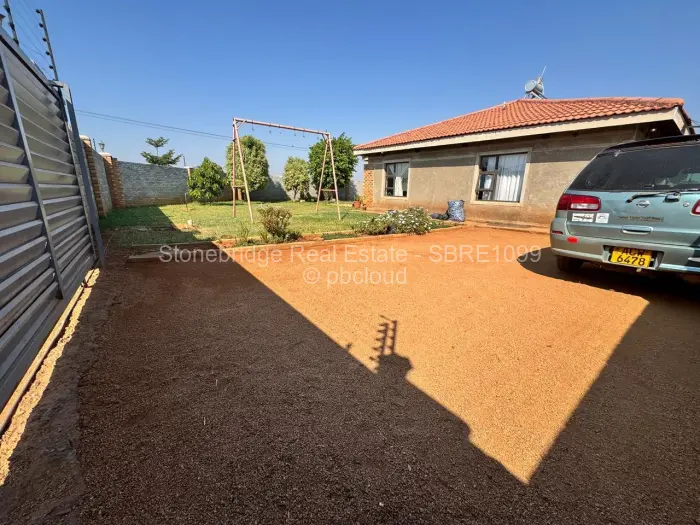 3 Bedroom House for Sale in Emhlangeni, Bulawayo