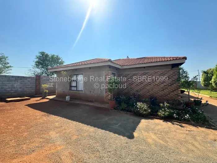 3 Bedroom House for Sale in Emhlangeni, Bulawayo
