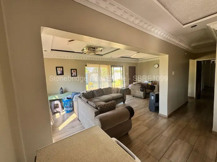 3 Bedroom House for Sale in Emhlangeni, Bulawayo