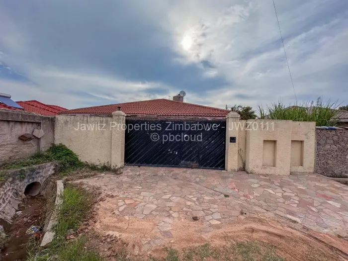 4 Bedroom House for Sale in Mainway Meadows, Harare