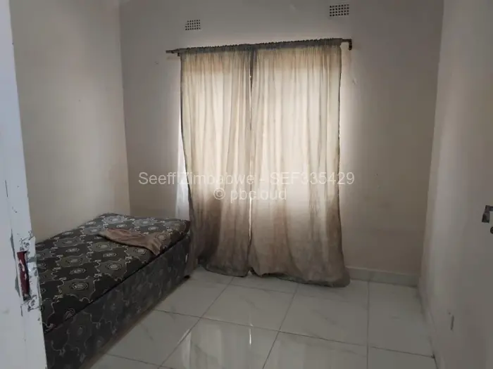 12 Bedroom House for Sale in Adelaide Pk Gweru, Gweru