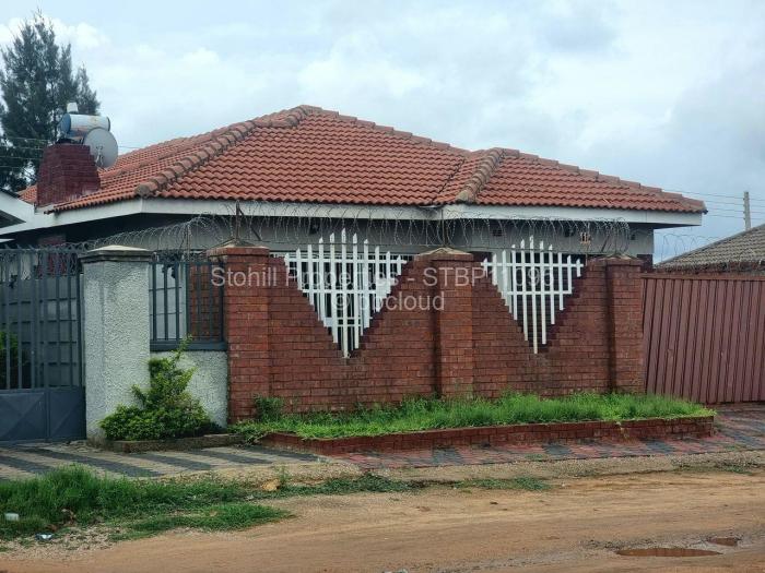 4 Bedroom House for Sale in Glen View, Harare