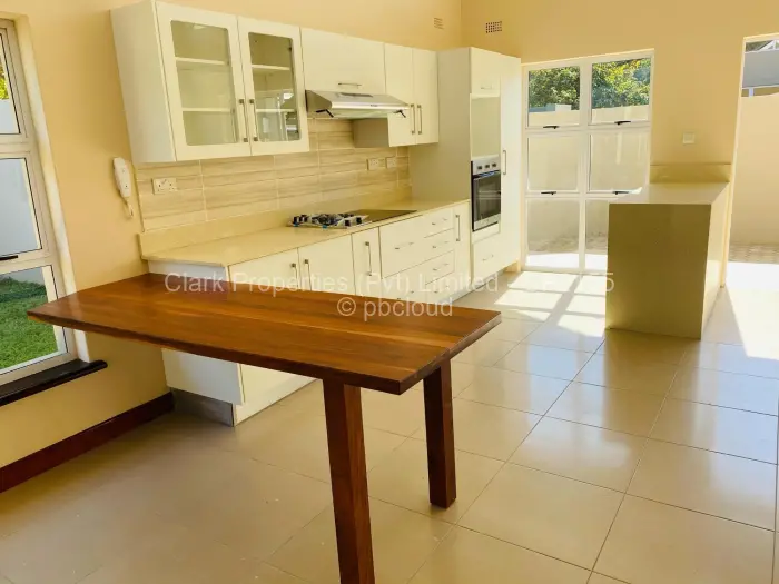 Townhouse/Cluster to Rent in Newlands, Harare
