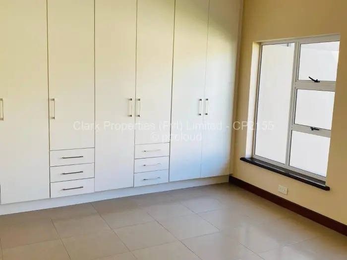 Townhouse/Cluster to Rent in Newlands, Harare