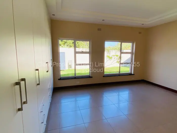 Townhouse/Cluster to Rent in Newlands, Harare