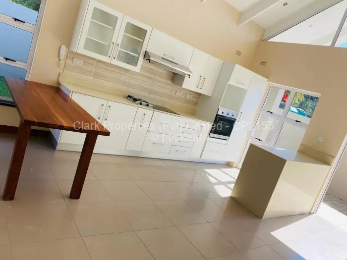 Townhouse/Cluster to Rent in Newlands, Harare