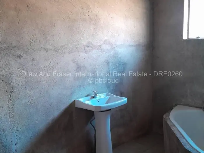 6 Bedroom House for Sale in Bordervale, Mutare