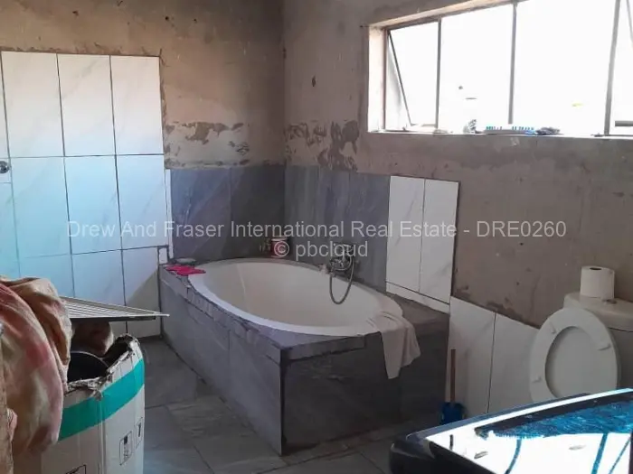 6 Bedroom House for Sale in Bordervale, Mutare