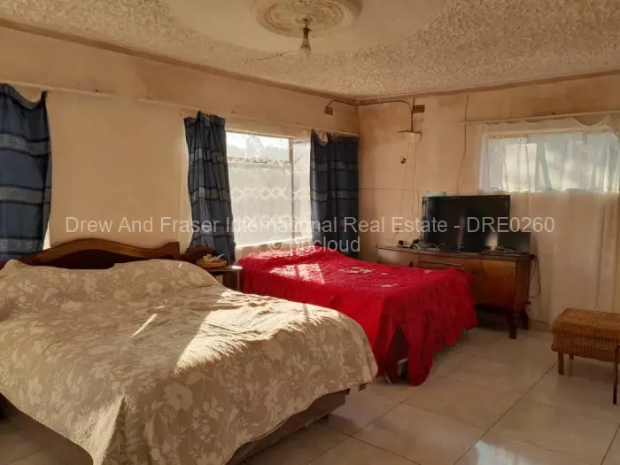 6 Bedroom House for Sale in Bordervale, Mutare