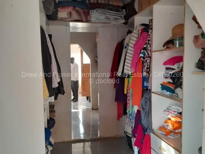 6 Bedroom House for Sale in Bordervale, Mutare