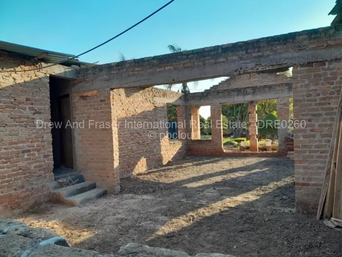 6 Bedroom House for Sale in Bordervale, Mutare