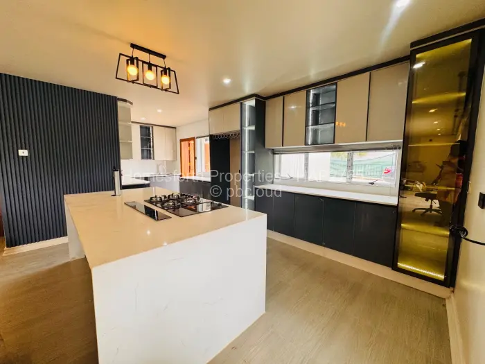 Townhouse/Cluster to Rent in Borrowdale Brooke, Harare