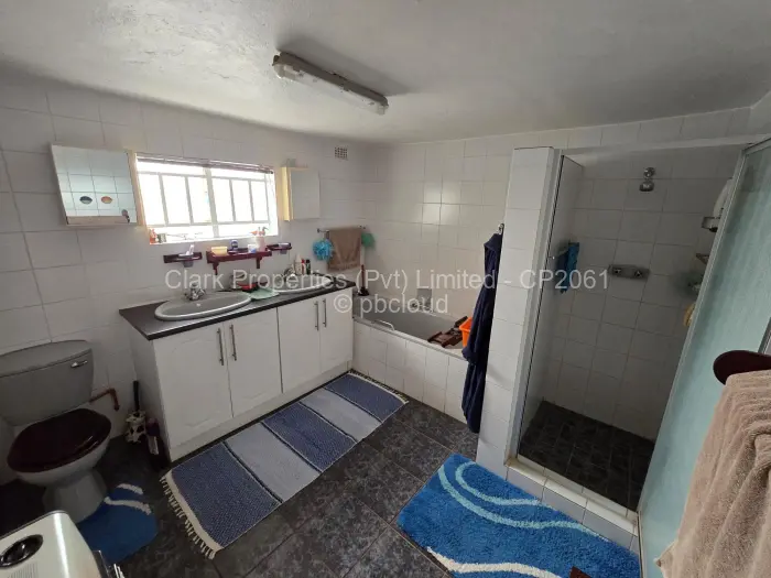 3 Bedroom House for Sale in Lake Chivero, Lake Chivero