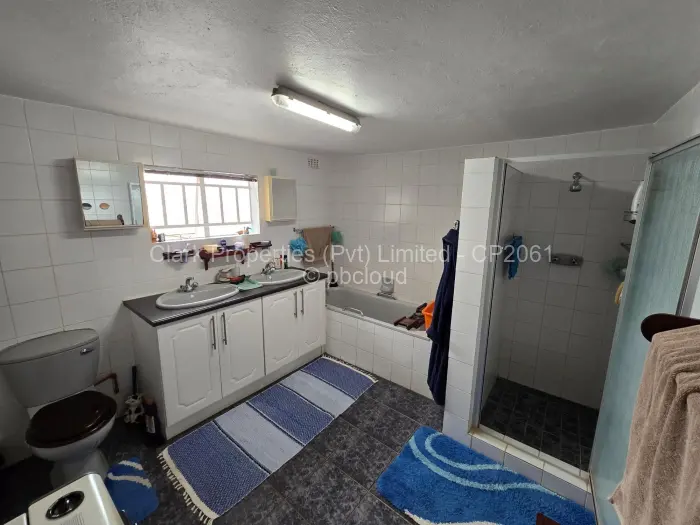 3 Bedroom House for Sale in Lake Chivero, Lake Chivero