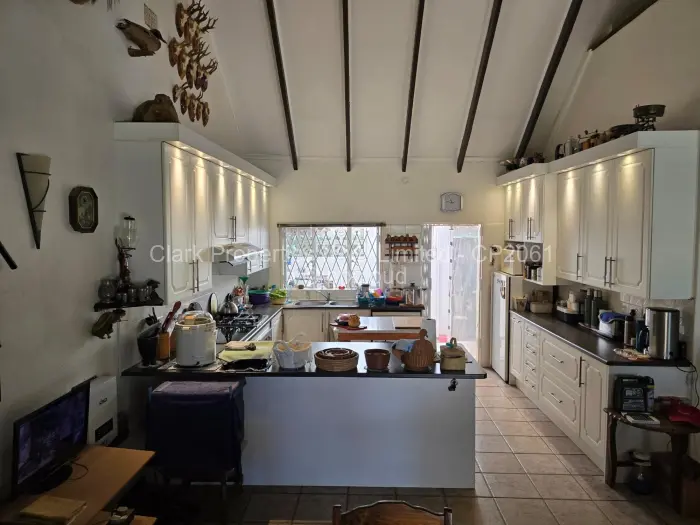 3 Bedroom House for Sale in Lake Chivero, Lake Chivero