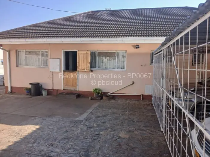 3 Bedroom House for Sale in Paddonhurst, Bulawayo