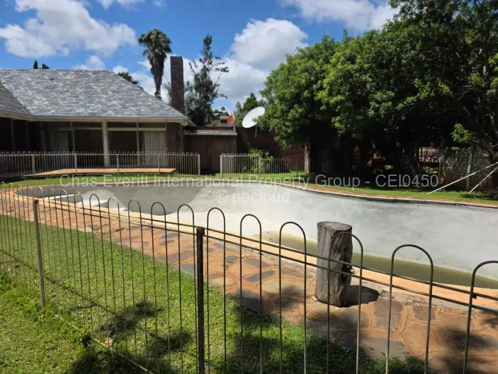 5 Bedroom House for Sale in Suburbs, Bulawayo