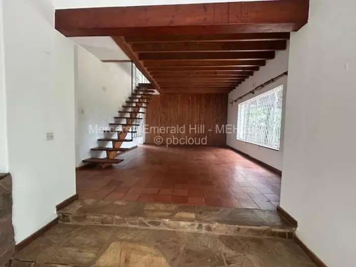 5 Bedroom House to Rent in Mandara