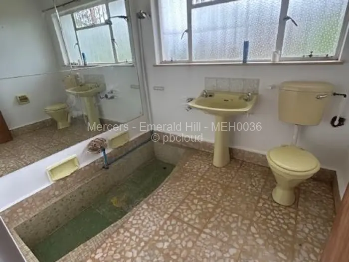 5 Bedroom House to Rent in Mandara