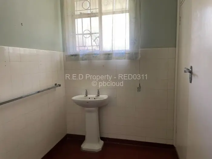 5 Bedroom House for Sale in Suburbs, Bulawayo