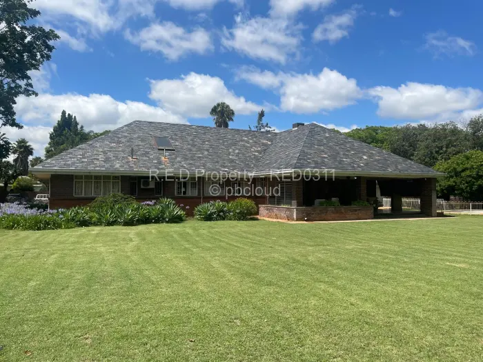 5 Bedroom House for Sale in Suburbs, Bulawayo