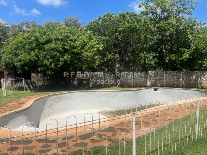 5 Bedroom House for Sale in Suburbs, Bulawayo