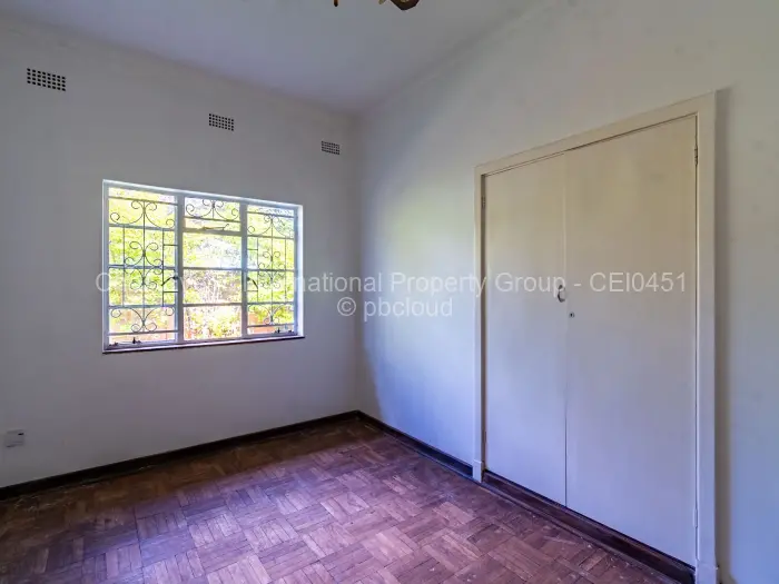 5 Bedroom House for Sale in Chisipite, Harare