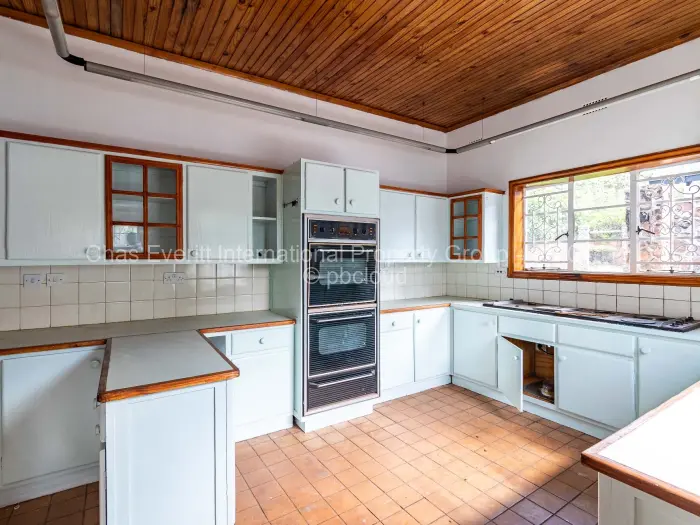 5 Bedroom House for Sale in Chisipite, Harare