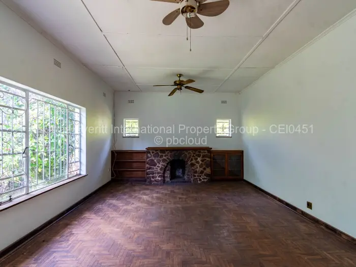 5 Bedroom House for Sale in Chisipite, Harare