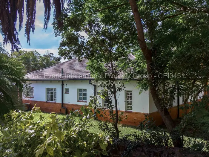 5 Bedroom House for Sale in Chisipite, Harare