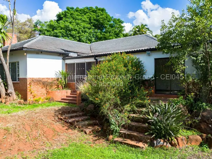 5 Bedroom House for Sale in Chisipite, Harare