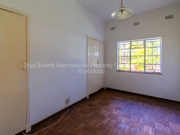 5 Bedroom House for Sale in Chisipite, Harare