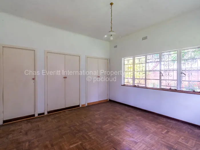 5 Bedroom House for Sale in Chisipite, Harare