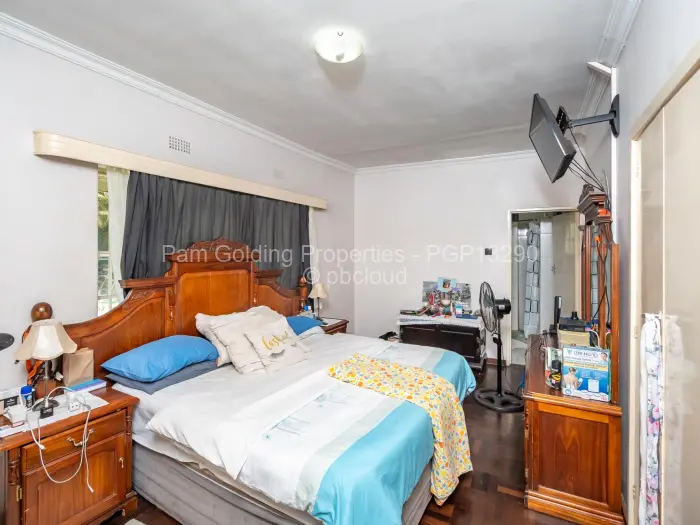 5 Bedroom House for Sale in Eastlea, Harare