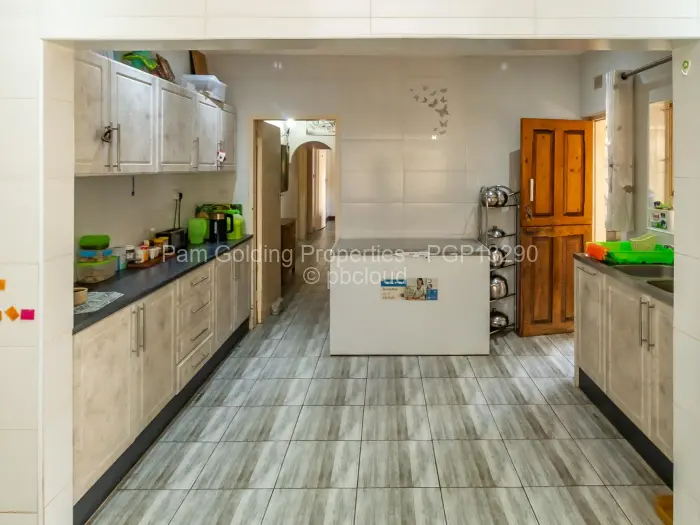 5 Bedroom House for Sale in Eastlea, Harare