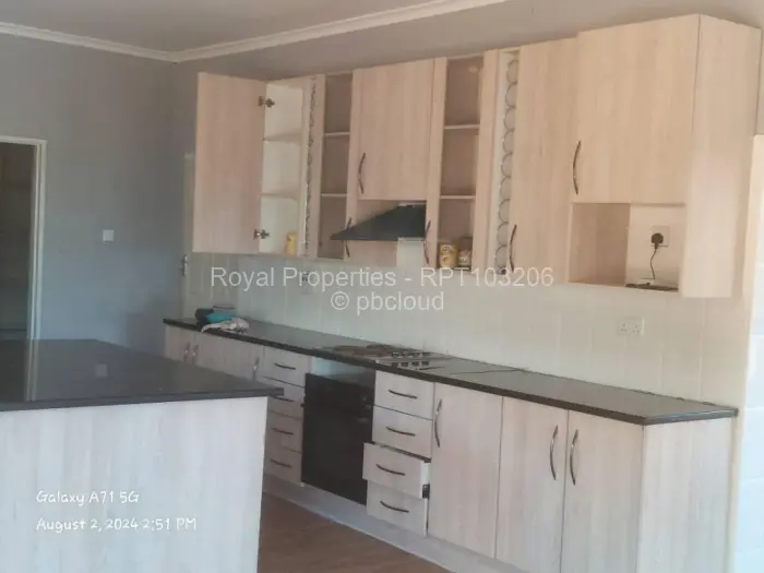 5 Bedroom House to Rent in Helensvale, Harare