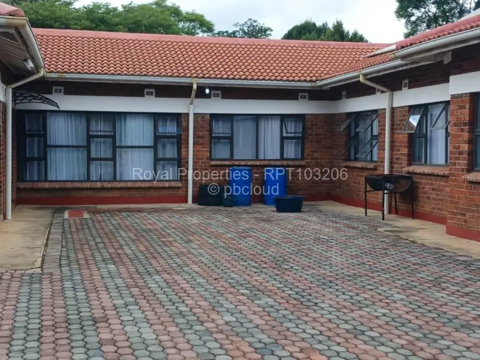 5 Bedroom House to Rent in Helensvale, Harare