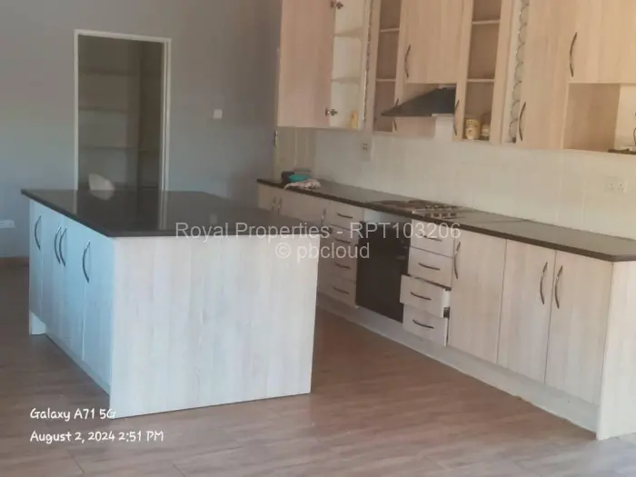 5 Bedroom House to Rent in Helensvale, Harare