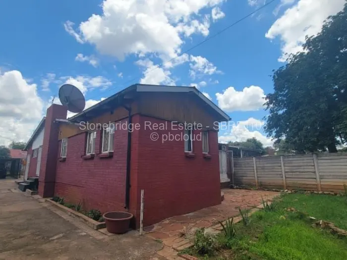 4 Bedroom House for Sale in Paddonhurst, Bulawayo