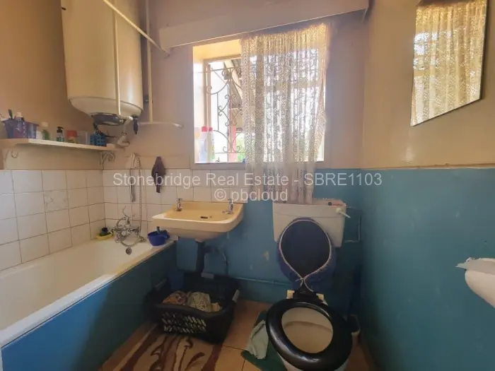 4 Bedroom House for Sale in Paddonhurst, Bulawayo