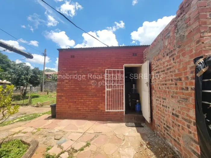 4 Bedroom House for Sale in Paddonhurst, Bulawayo