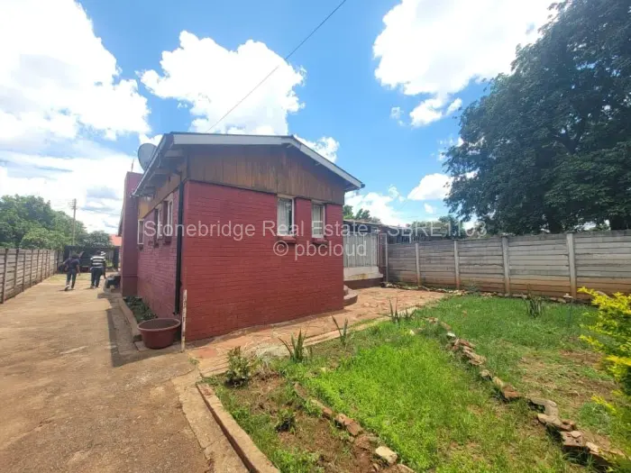 4 Bedroom House for Sale in Paddonhurst, Bulawayo